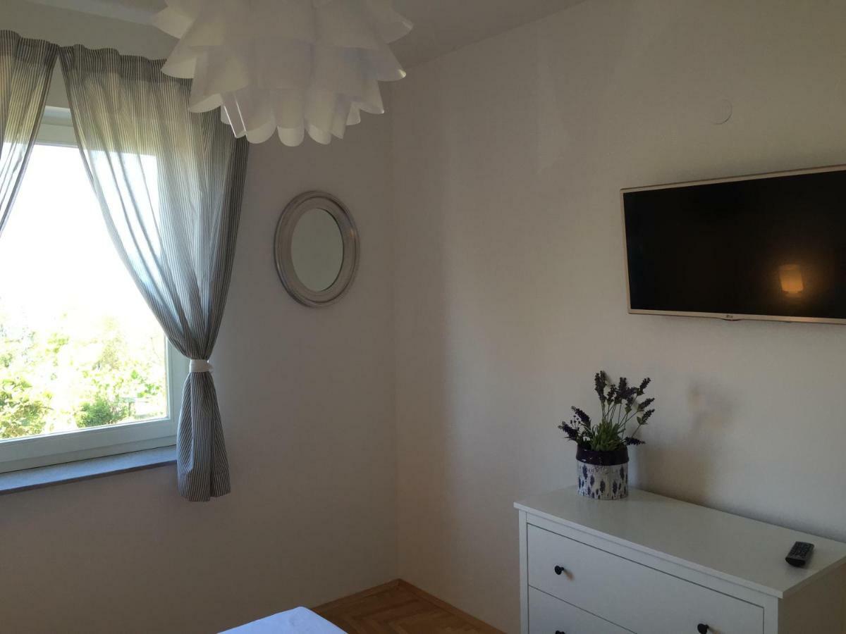 Apartments Papalinna 2 By Moro Krk Town Exterior foto